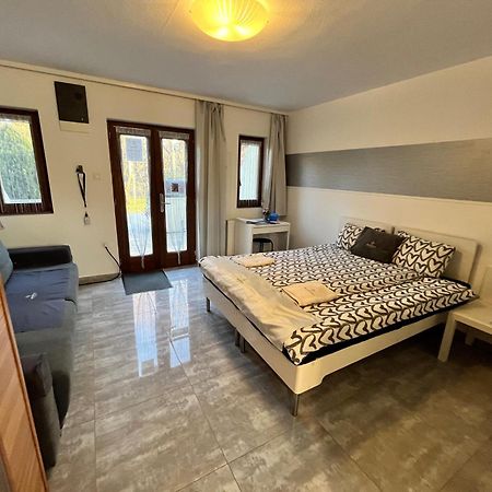Mandula Apartman Cegled Exterior photo
