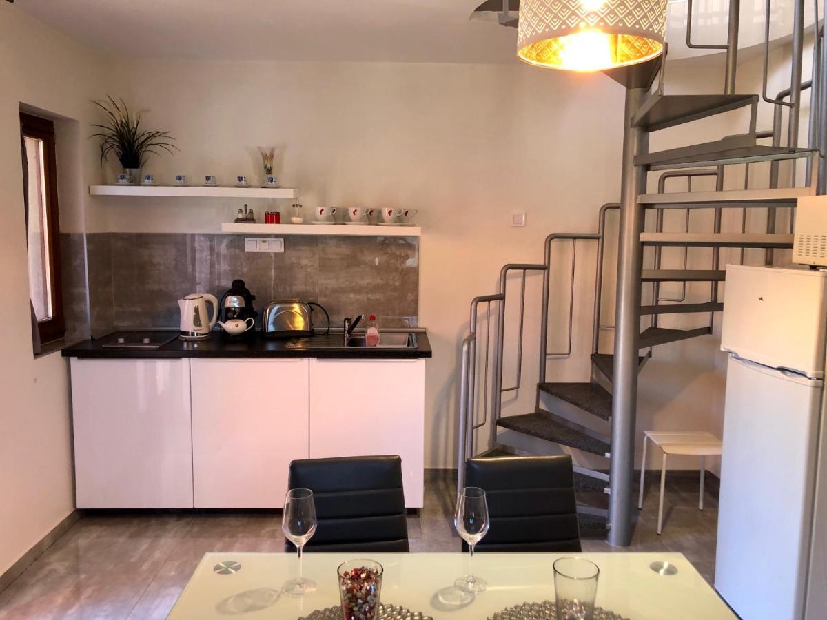 Mandula Apartman Cegled Exterior photo