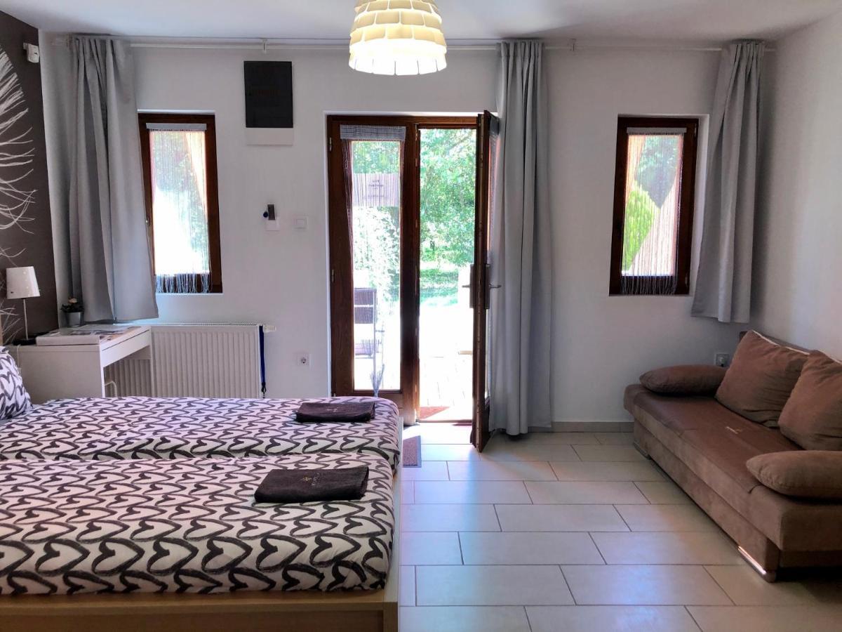 Mandula Apartman Cegled Exterior photo