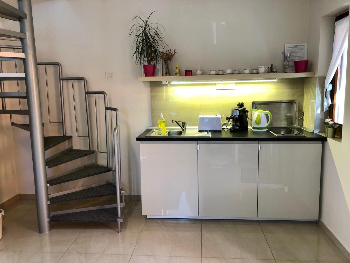 Mandula Apartman Cegled Exterior photo