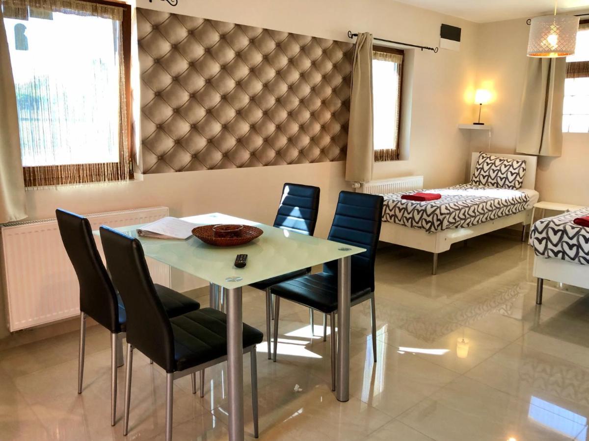 Mandula Apartman Cegled Exterior photo