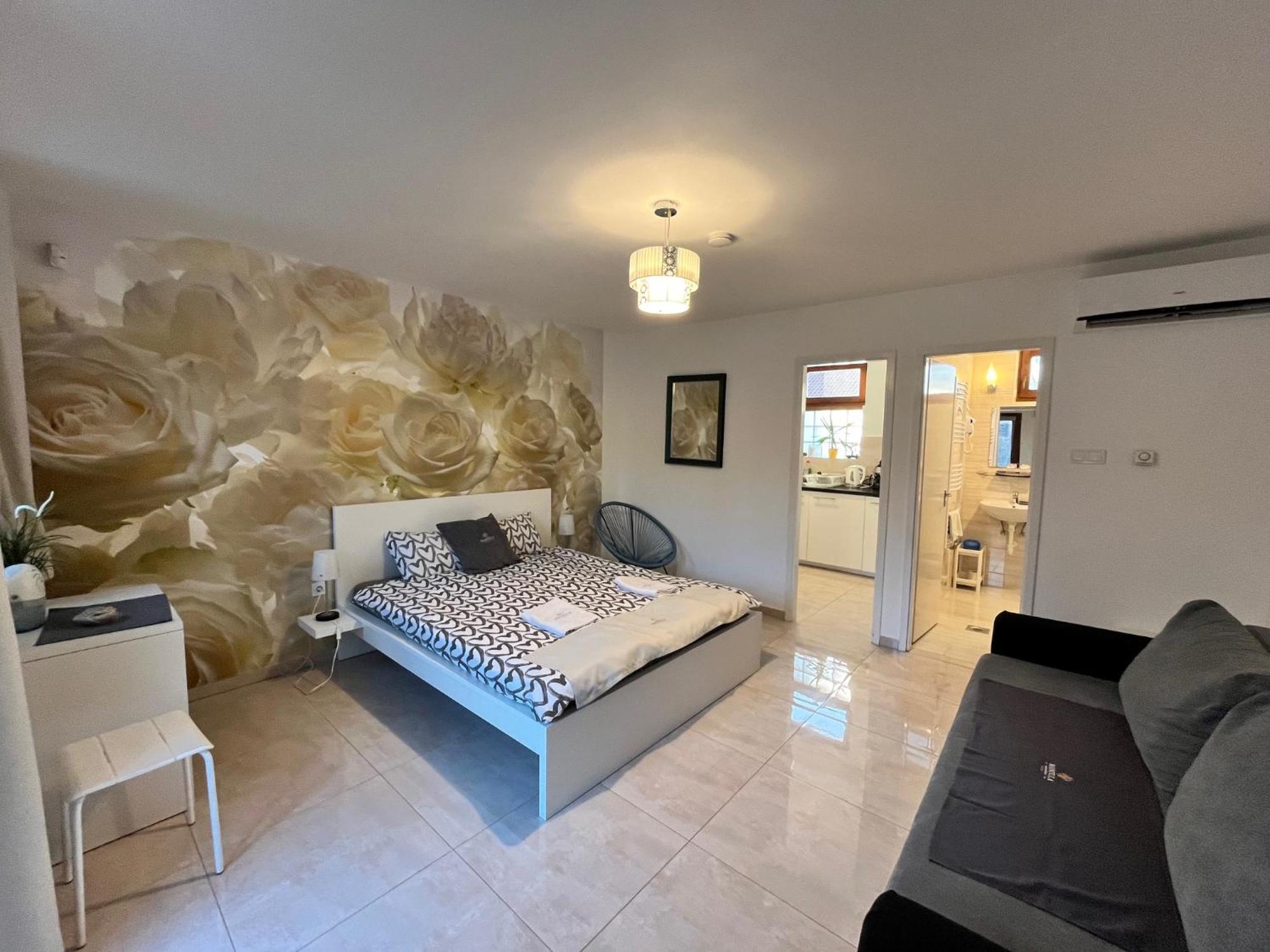 Mandula Apartman Cegled Exterior photo
