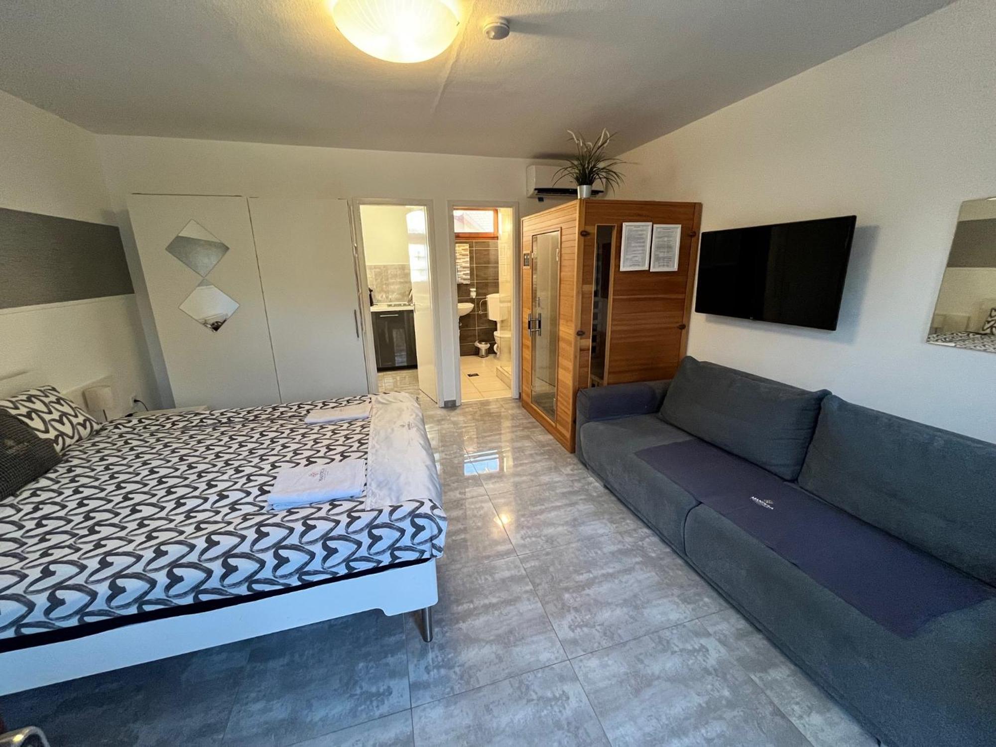 Mandula Apartman Cegled Exterior photo