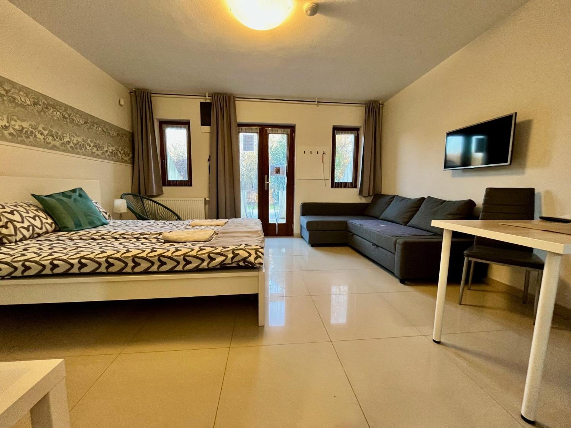Mandula Apartman Cegled Exterior photo