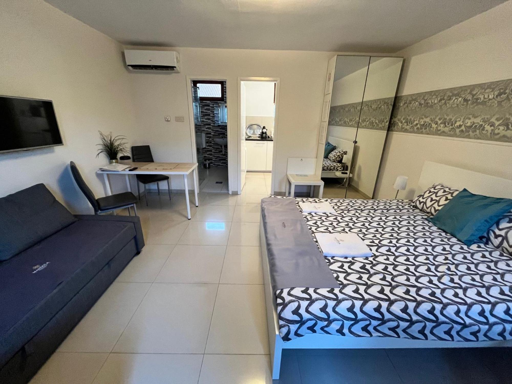 Mandula Apartman Cegled Exterior photo