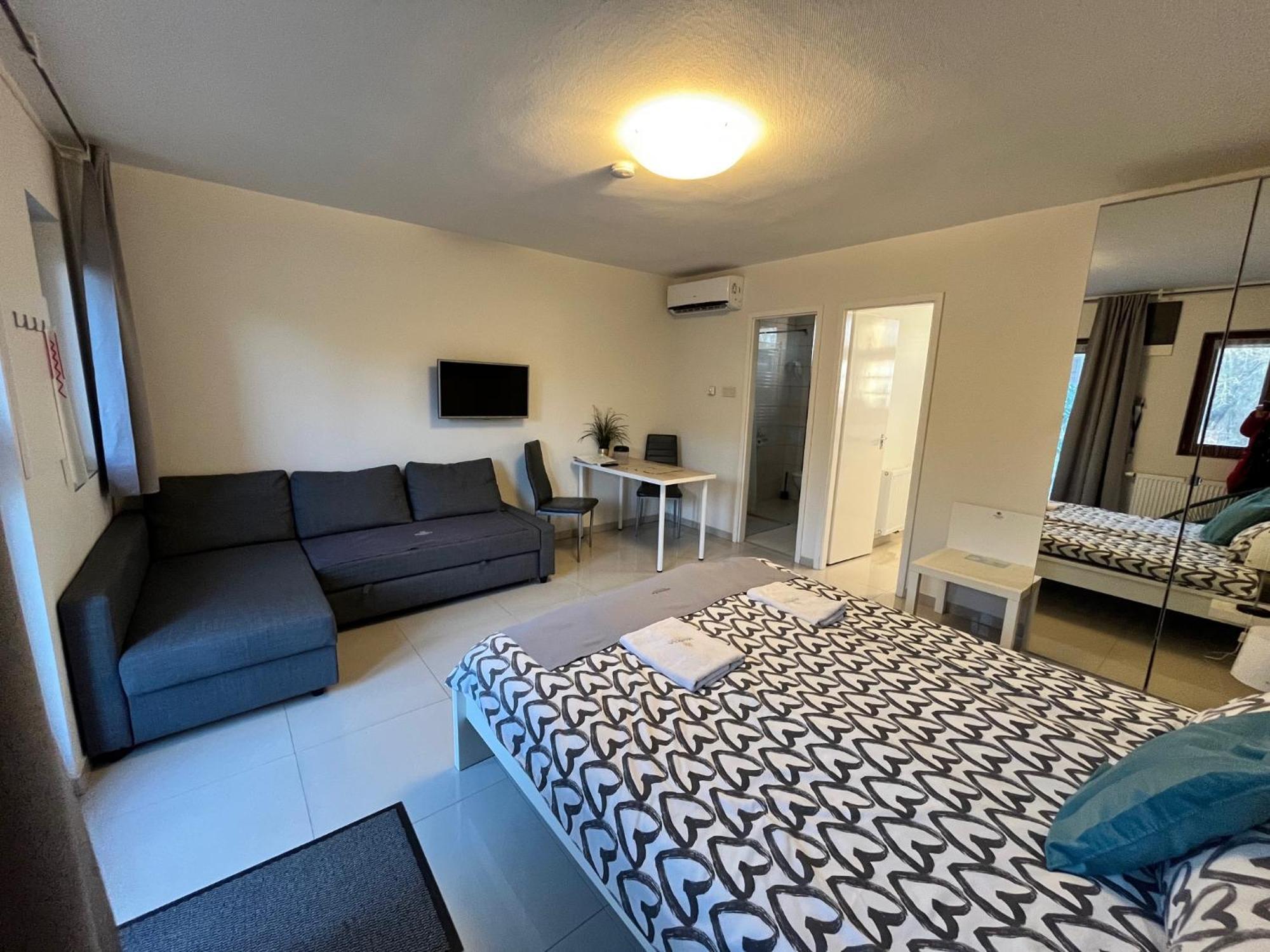 Mandula Apartman Cegled Exterior photo